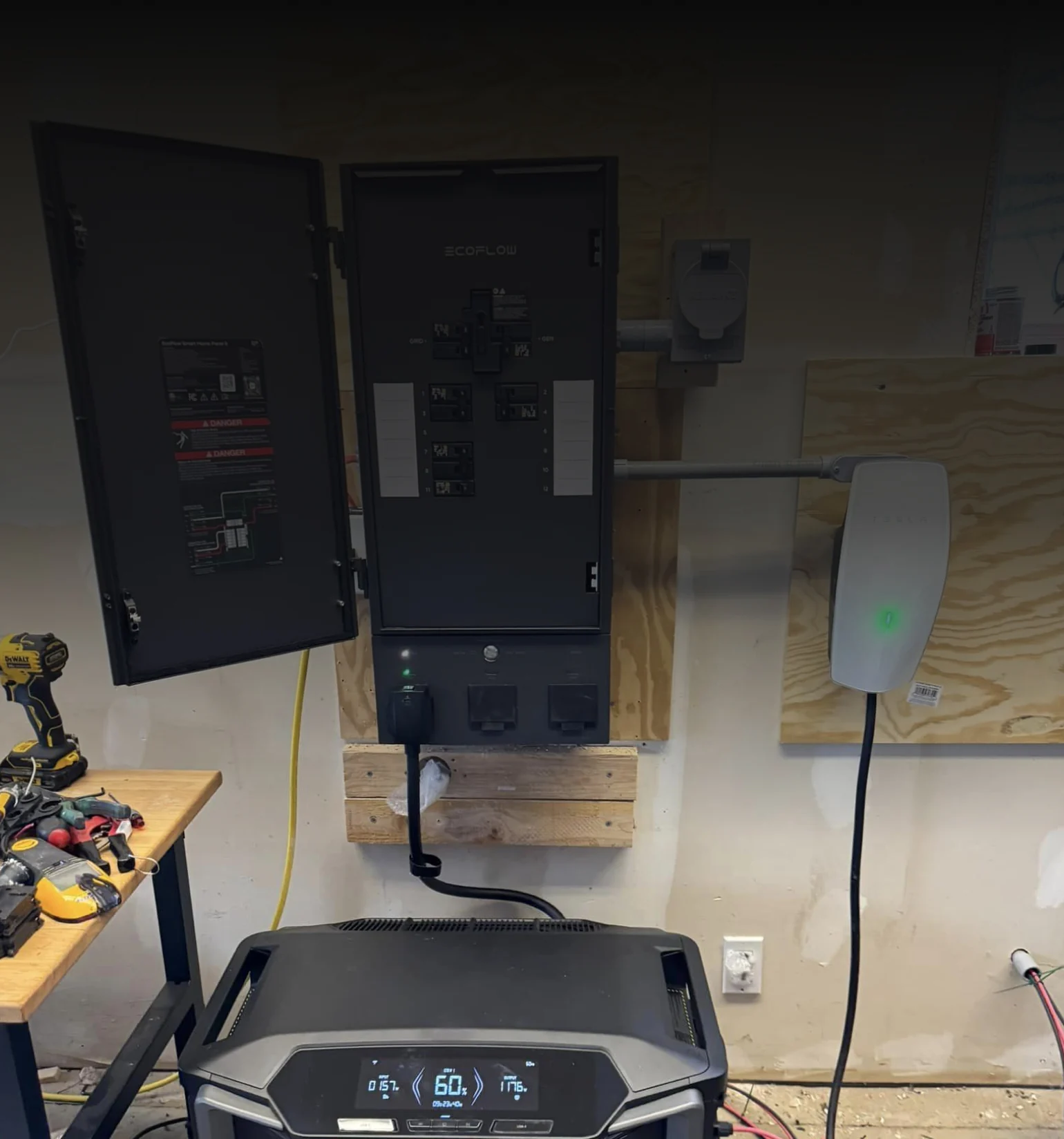 Noodstroomvoorziening met draagbare batterijopslag